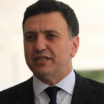 Βασίλης Κικίλιας από Σπέτσες: «Μείωση μέχρι 32% των τιμών των εισιτηρίων στα ταχύπλοα για την ελληνική οικογένεια και για τις παρέες που αποτελούνται από τρία άτομα και πάνω»