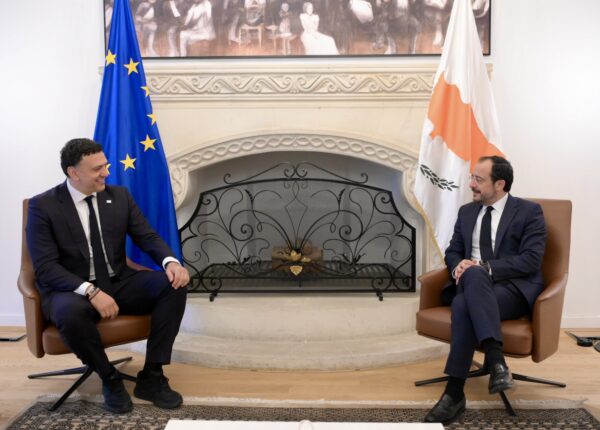 Facetune_29-04-2026-13-42-21